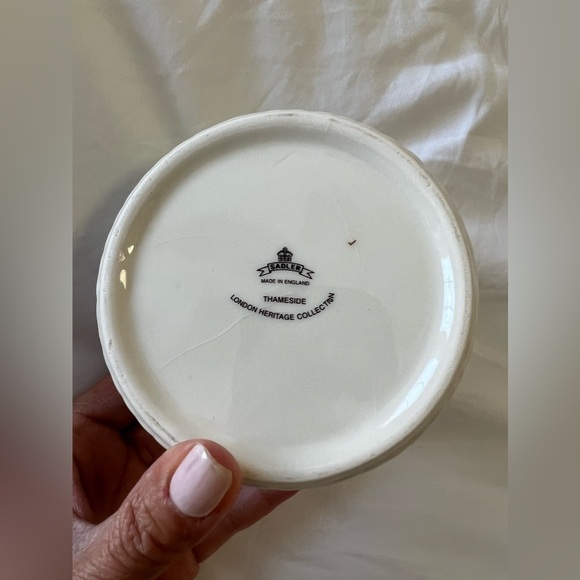 JAMES SADLER ENGLAND LIDDED PORCELAIN TRINKET BOX LONDON'S TOWER BRIDGE - Picture 4 of 6